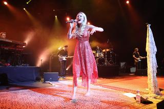 Joss Stone feet photo thumbnail