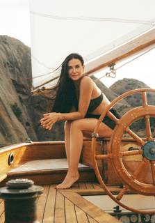 Demi Moore feet photo thumbnail