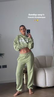 Ashley Roberts feet photo thumbnail