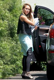 Jessica Alba feet photo thumbnail