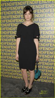 Mandy Moore feet photo thumbnail