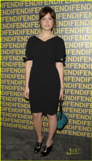 Mandy Moore feet photo thumbnail