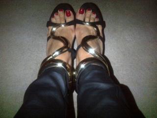 Rita Ora feet photo thumbnail