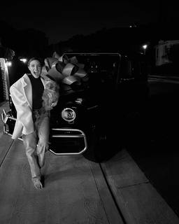 Olivia Culpo feet photo thumbnail
