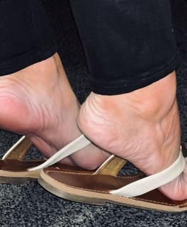 Kyle Unfug feet photo thumbnail