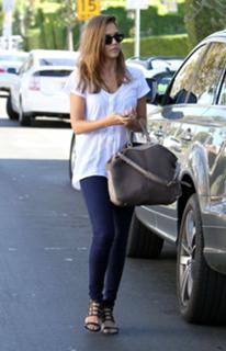 Jessica Alba feet photo thumbnail