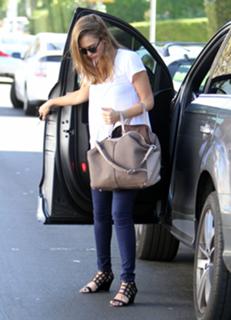 Jessica Alba feet photo thumbnail