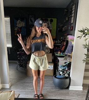 Chelsea Green feet photo thumbnail
