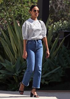 Zoe Saldana feet photo thumbnail