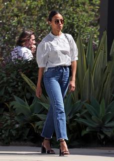 Zoe Saldana feet photo thumbnail