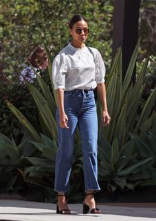 Zoe Saldana feet photo thumbnail
