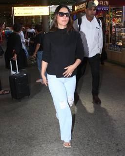 Hina Khan feet photo thumbnail