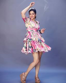 Raveena Tandon feet photo thumbnail