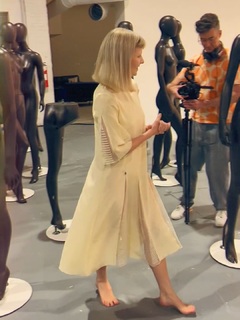 Aurora Aksnes feet photo thumbnail