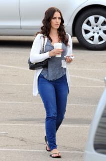 Jessica Lowndes feet photo thumbnail