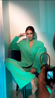 Kriti Sanon feet photo thumbnail
