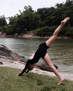 Mariana Ximenes feet photo thumbnail