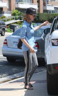 January Jones feet photo thumbnail
