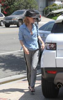 January Jones feet photo thumbnail