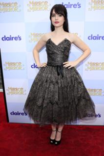 Lily Collins feet photo thumbnail