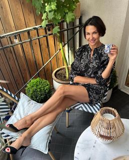 Anna Popek feet photo thumbnail