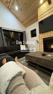 Amanda Saccomanno feet photo thumbnail