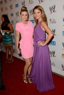 Carmen Electra feet photo thumbnail