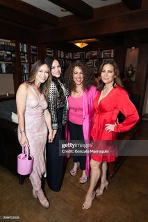 Constance Marie feet photo thumbnail