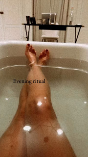 Gwyneth Paltrow feet photo thumbnail
