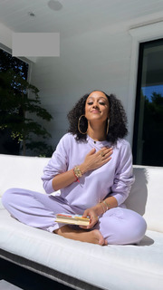 Tia Mowry feet photo thumbnail