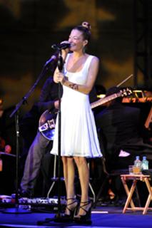 LeAnn Rimes feet photo thumbnail