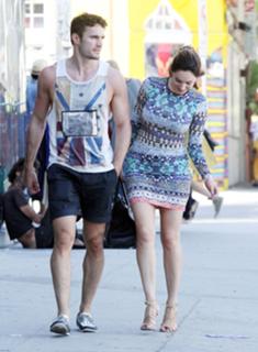 Kelly Brook feet photo thumbnail
