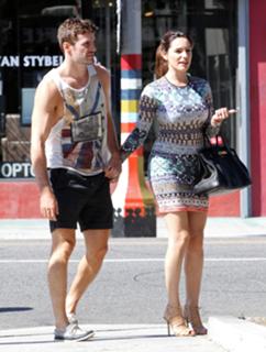 Kelly Brook feet photo thumbnail
