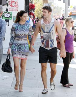 Kelly Brook feet photo thumbnail