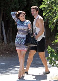 Kelly Brook feet photo thumbnail