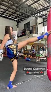 Verona Pooth feet photo thumbnail