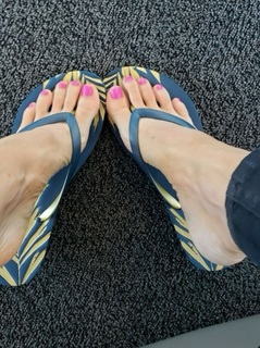 Kyle Unfug feet photo thumbnail