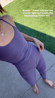 Danica Patrick feet photo thumbnail