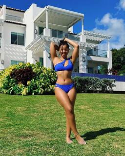 Chloe Bailey feet photo thumbnail