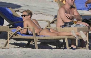 Bar Refaeli feet photo thumbnail
