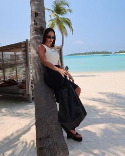 Nabilla Benattia feet photo thumbnail