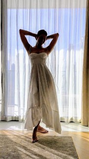 Iris Mittenaere feet photo thumbnail