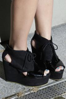 Ewa Farna feet photo thumbnail