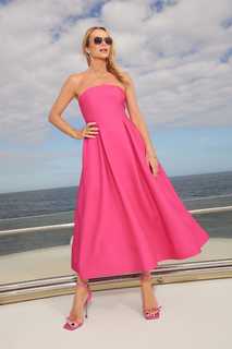 Amanda Holden feet photo thumbnail