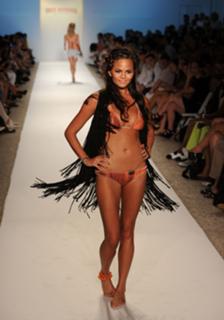 Chrissy Teigen feet photo thumbnail