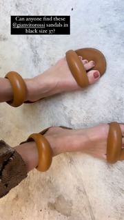 Abigail Spencer feet photo thumbnail