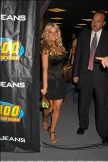 Jessica Simpson feet photo thumbnail