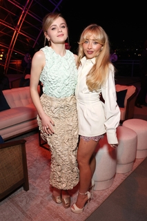 Sabrina Carpenter feet photo thumbnail