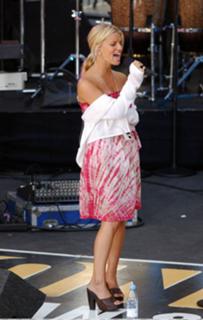 Jessica Simpson feet photo thumbnail