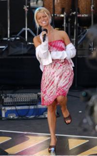 Jessica Simpson feet photo thumbnail
